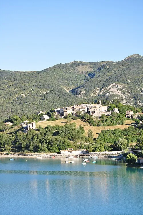 Saint-Julien dominant le Verdon